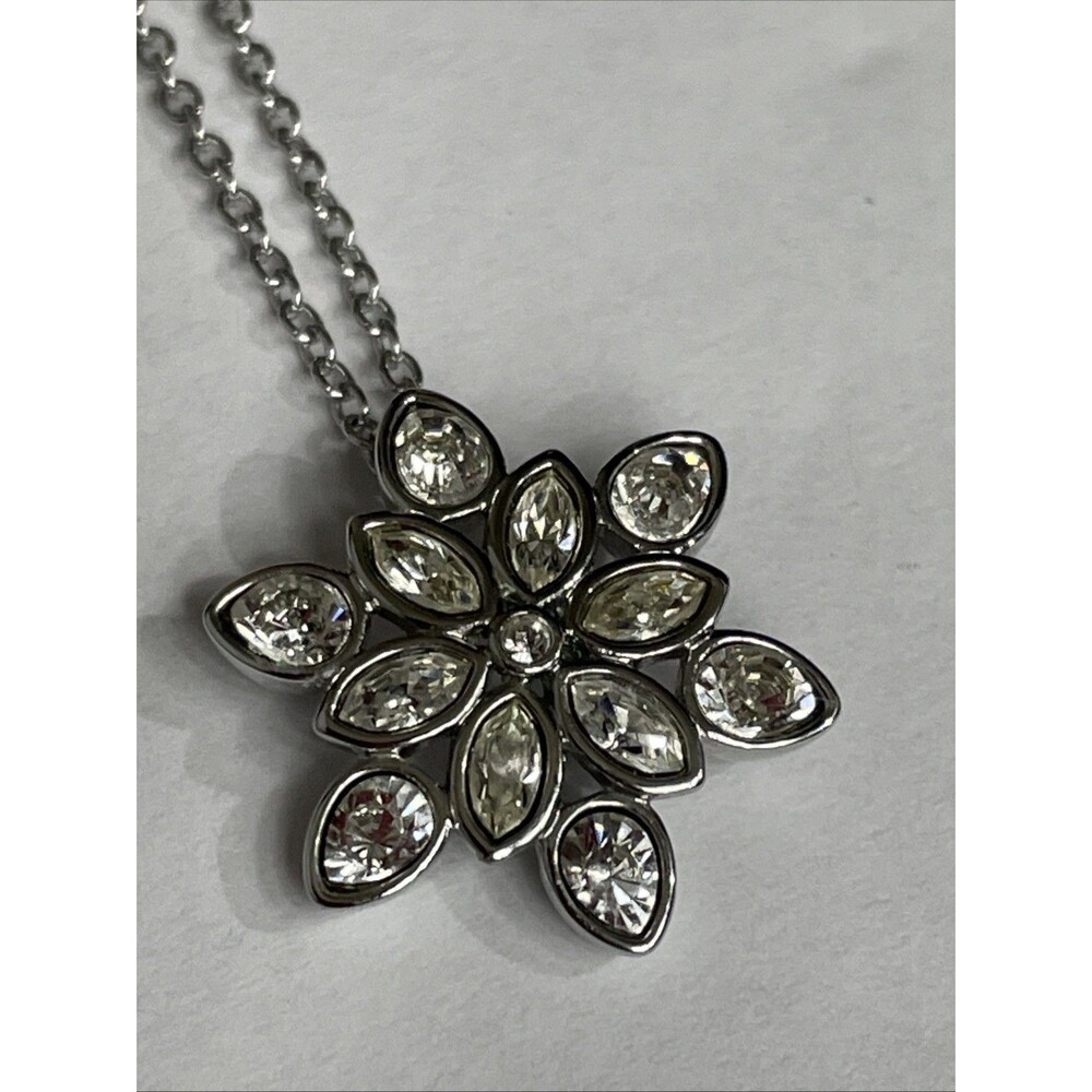 Swarovski Venalia pendant necklace Silver Tone Star Snowflake 18”